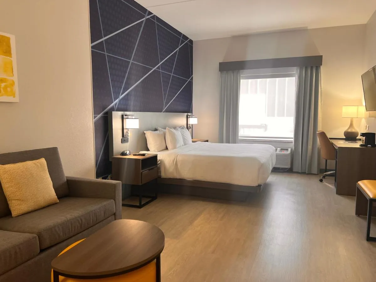 Image 1 of Comfort Suites Louisville Airport