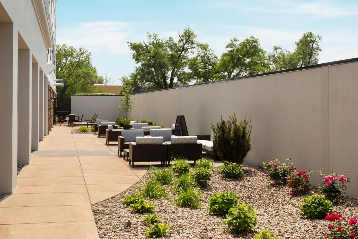 Image 5 of Courtyard Louisville Airport