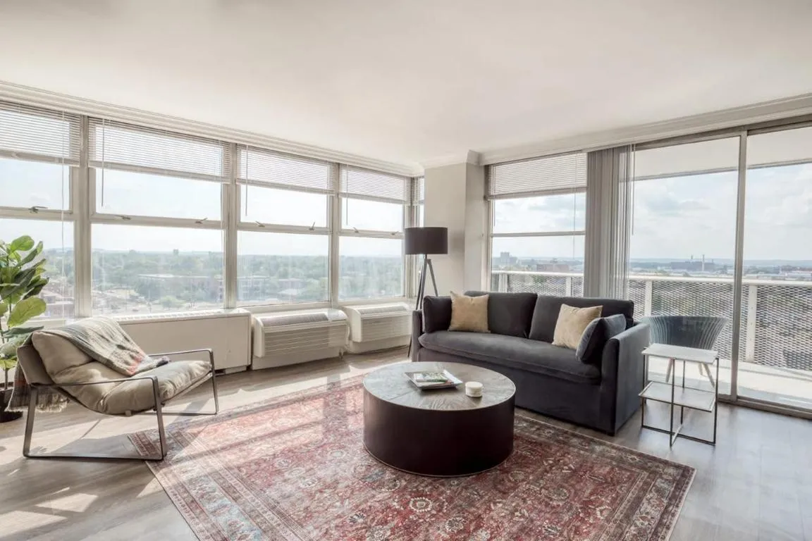 Image of CozySuites 800 Tower 1BR with sky pool, gym! 10