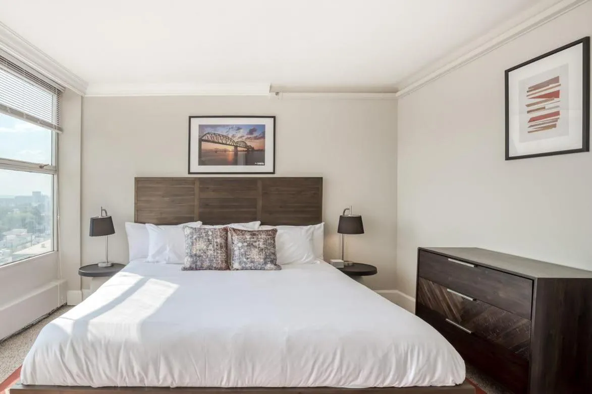 Image 1 of CozySuites 800 Tower 1BR with sky pool, gym! 10