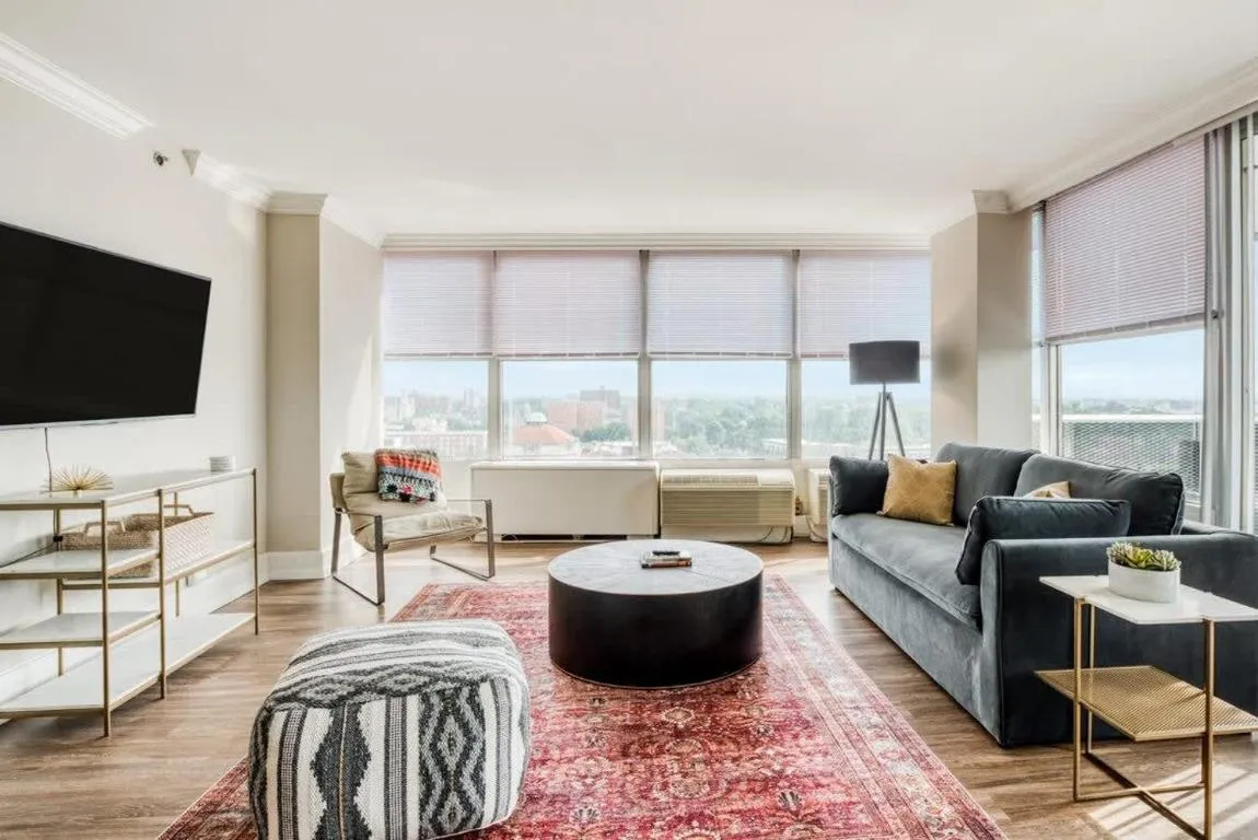Image of CozySuites 800 Tower 1BR with sky pool, gym! 11