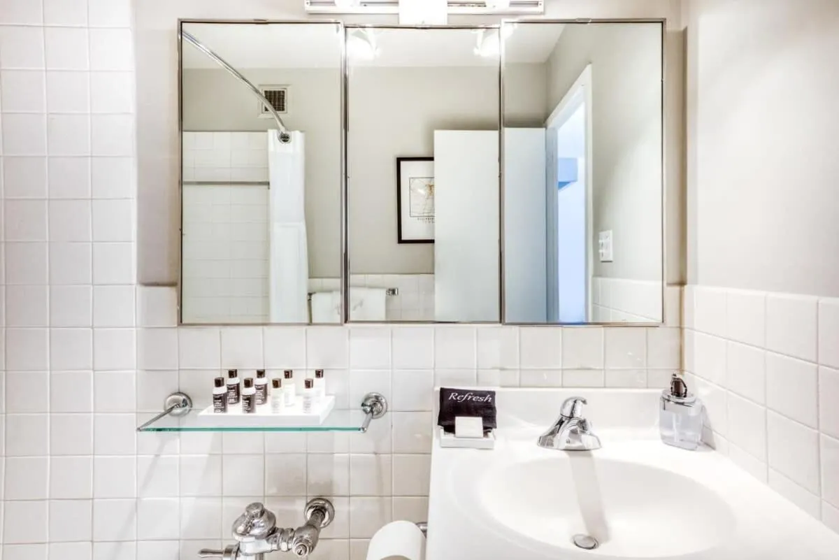 Image 2 of CozySuites 800 Tower 1BR with sky pool, gym! 14