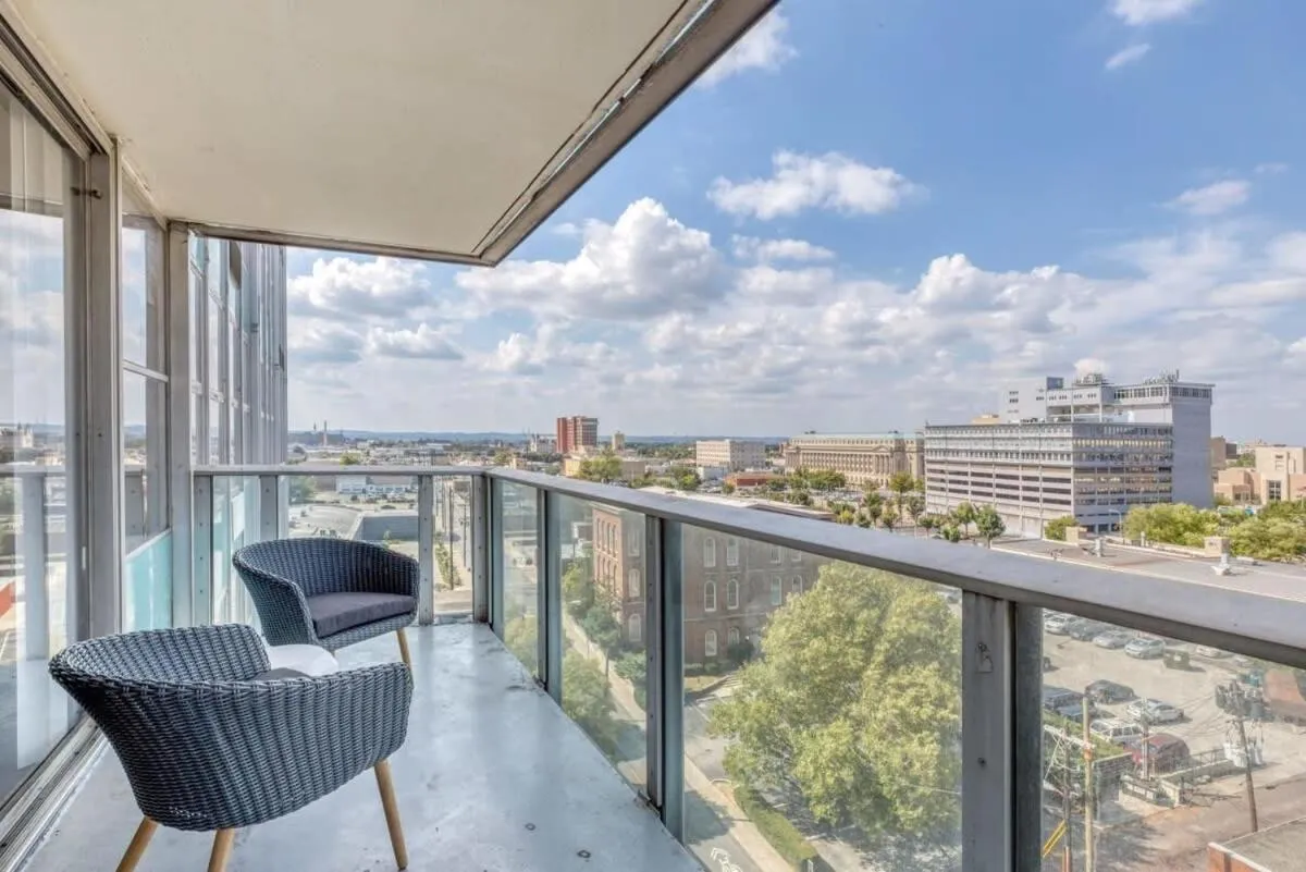 Image 6 of CozySuites 800 Tower 1BR with sky pool, gym! 14