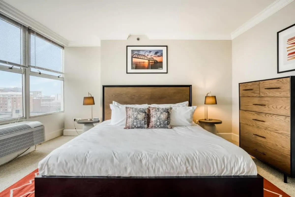 Image 1 of CozySuites 800 Tower 1BR with sky pool, gym! 17