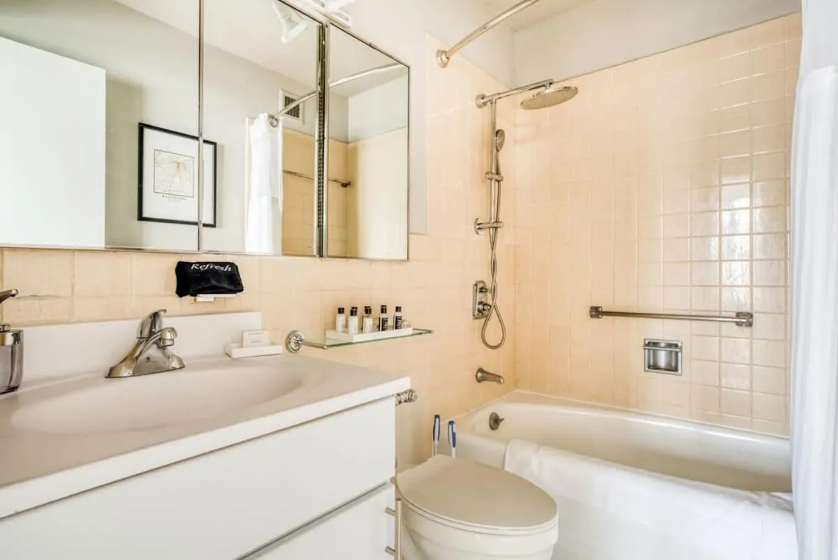 Image 2 of CozySuites 800 Tower 1BR with sky pool, gym! 17