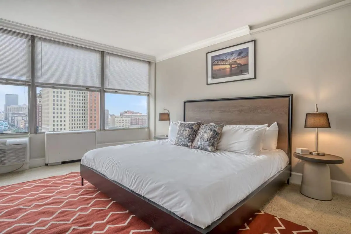 Image 1 of CozySuites 800 Tower 1BR with sky pool, gym! 23