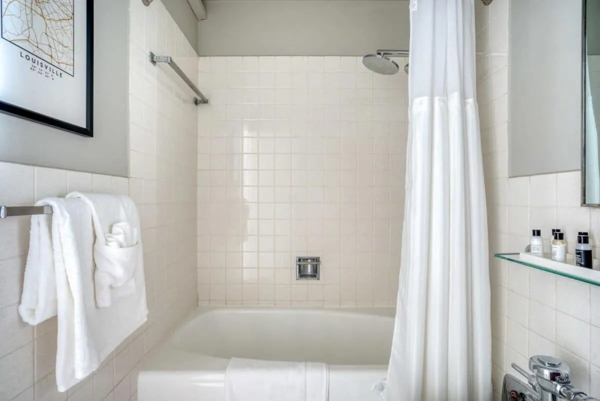 Image 2 of CozySuites 800 Tower 1BR with sky pool, gym! 23