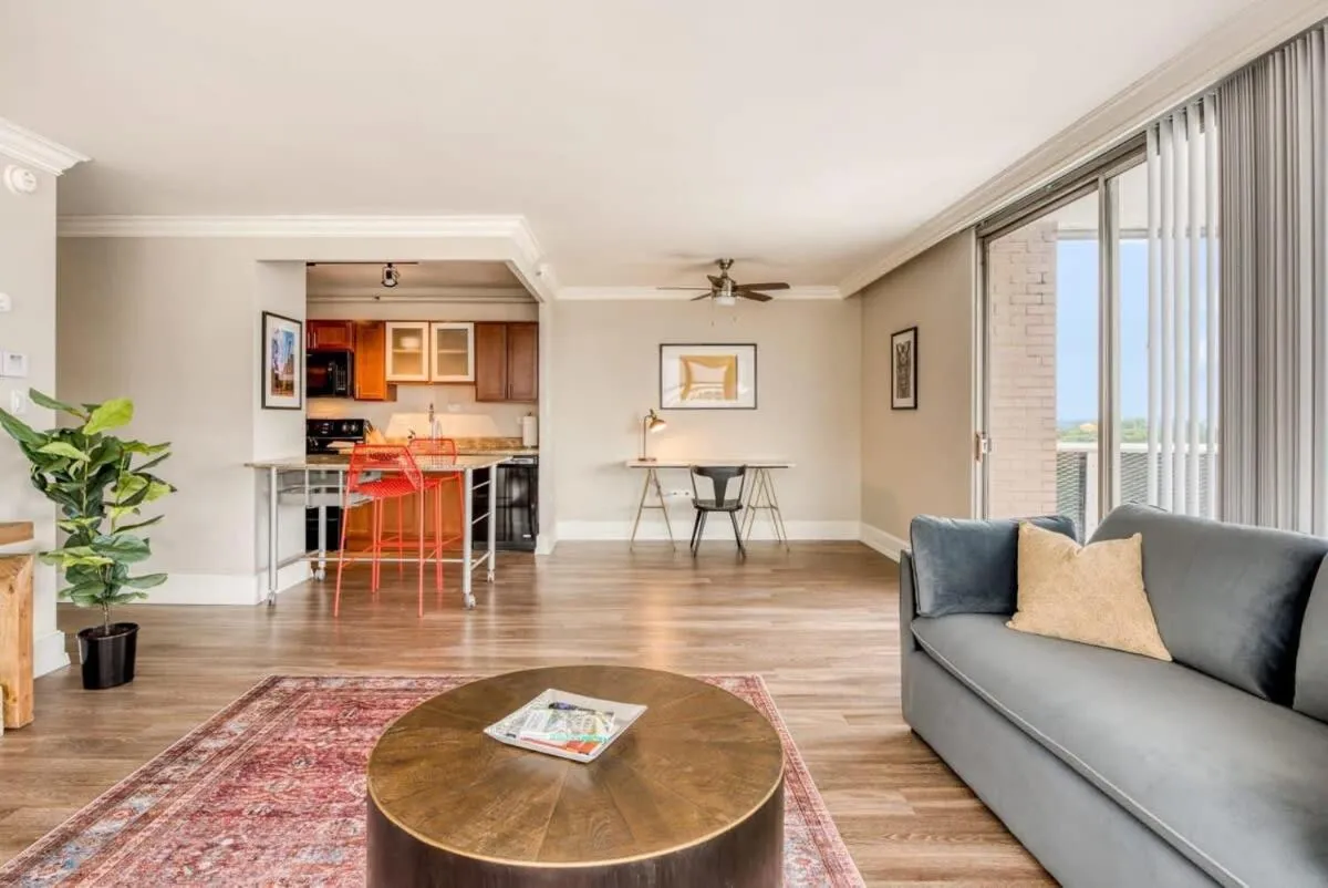 Image 4 of CozySuites 800 Tower 1BR with sky pool, gym! 24