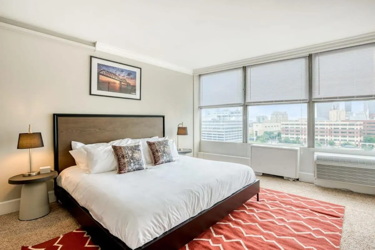Image 1 of CozySuites 800 Tower 1BR with sky pool, gym! 24