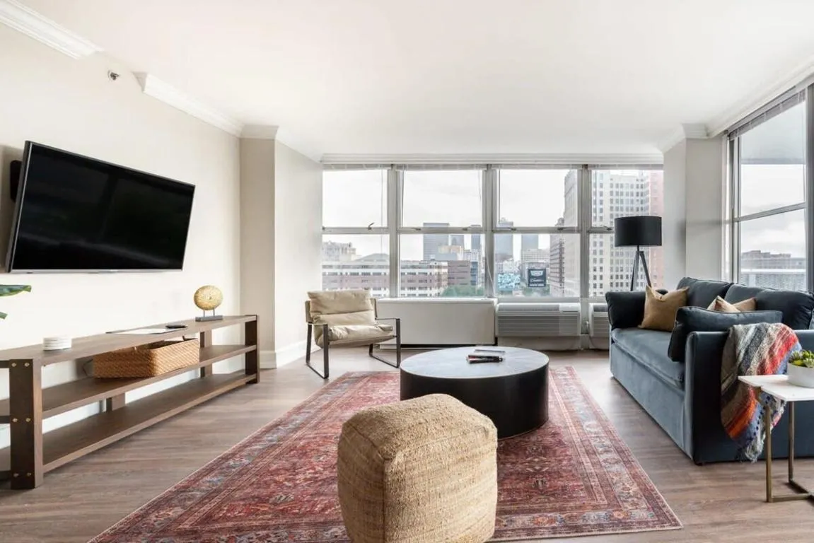 Image of CozySuites 800 Tower 1BR w sky pool gym 20