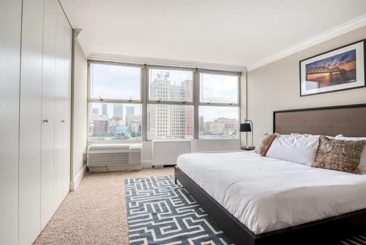 Image 1 of CozySuites 800 Tower 1BR w sky pool gym 20