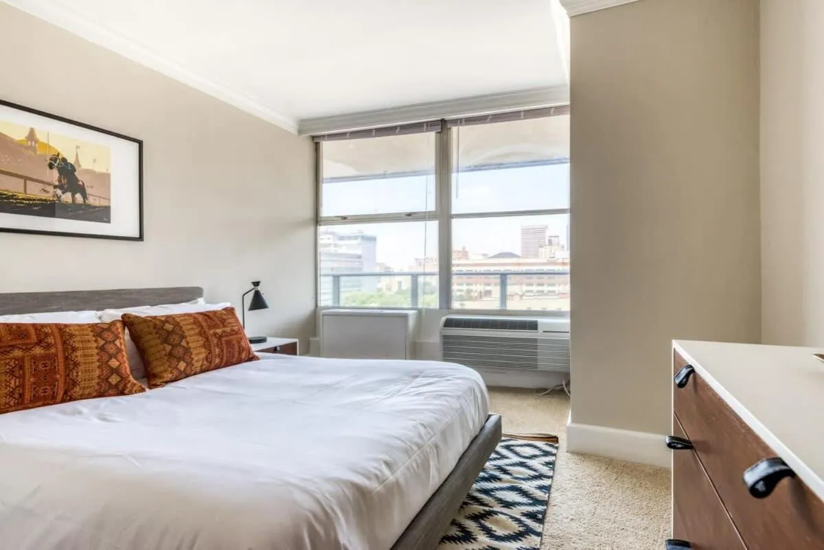 Image 1 of CozySuites 800 Tower 2BR with sky pool, gym! 27