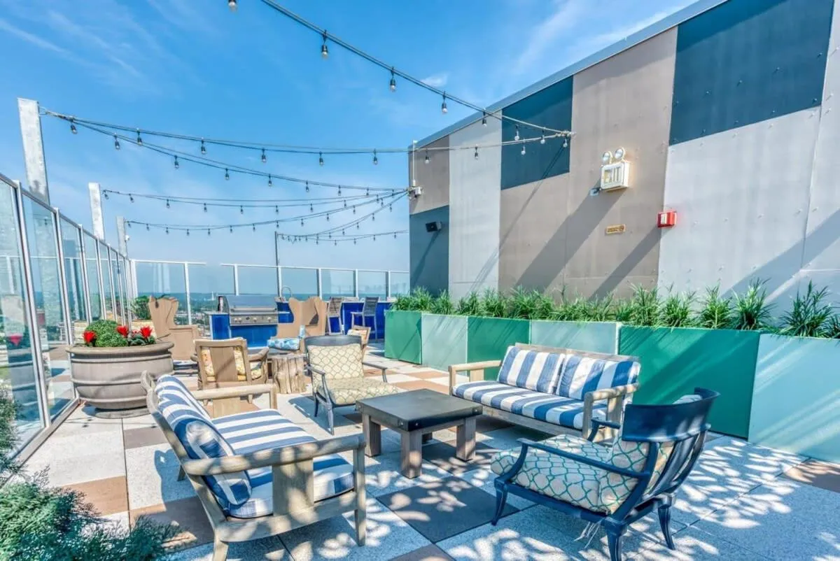 Image 6 of CozySuites 800 Tower 2BR with sky pool, gym! 27