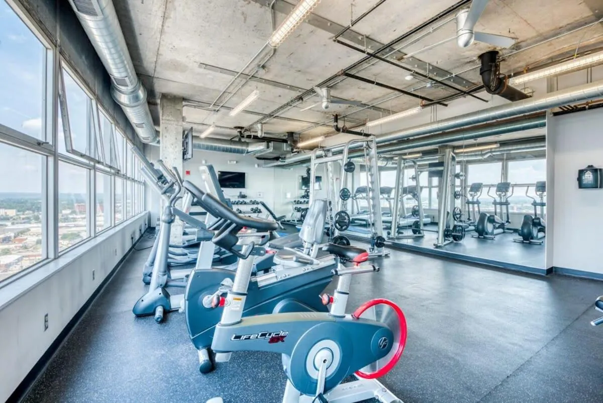 Image 5 of CozySuites 800 Tower 2BR with sky pool, gym! 27