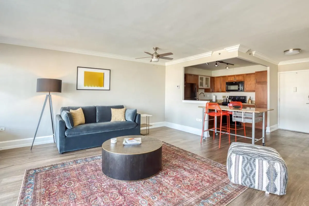 Image 4 of CozySuites 800 Tower 2BR with sky pool, gym! 28