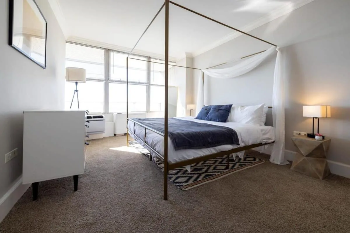 Image 1 of CozySuites 800 Tower 2BR with sky pool, gym! 32
