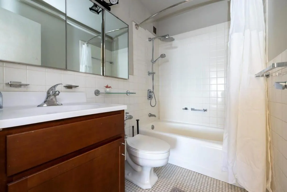 Image 2 of CozySuites 800 Tower 2BR with sky pool, gym! 32