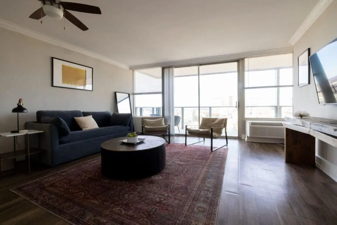 Image of CozySuites 800 Tower 2BR with sky pool, gym! 34