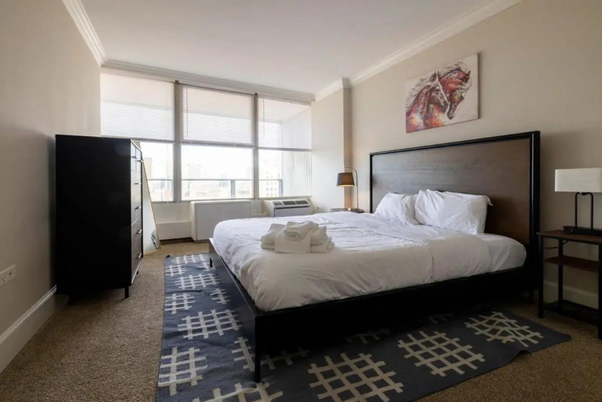 Image 1 of CozySuites 800 Tower 2BR with sky pool, gym! 34