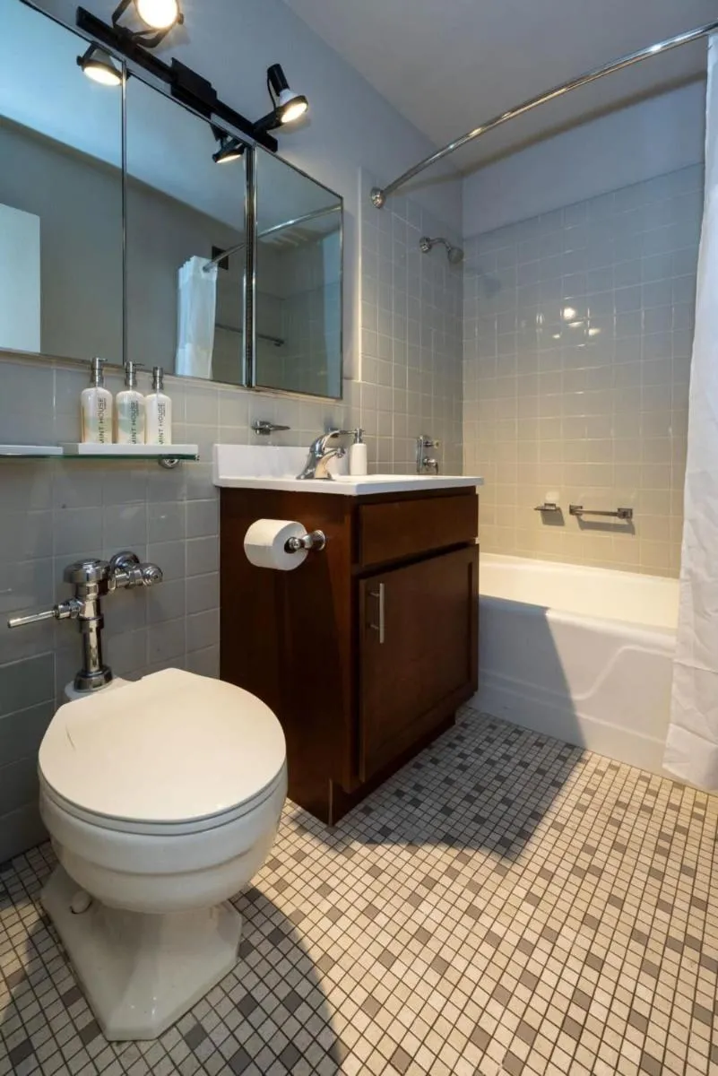 Image 3 of CozySuites 800 Tower 2BR with sky pool, gym! 34