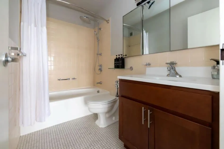 Image 2 of CozySuites 800 Tower 2BR with sky pool, gym! 35