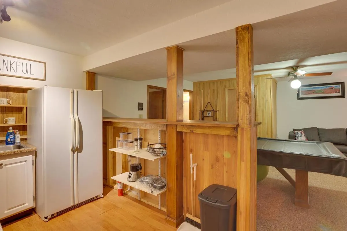Image 3 of Crestwood Apartment with Pool Table!