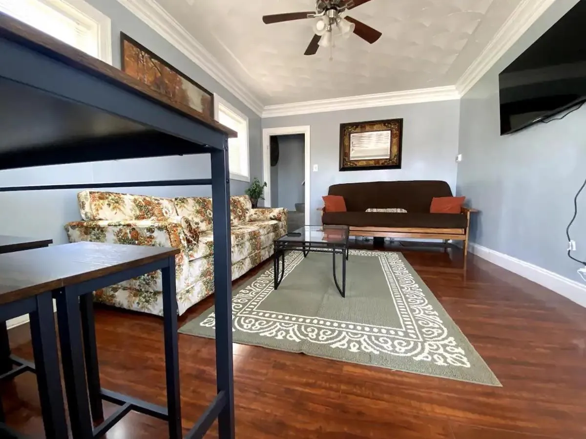 Image 4 of Derby City Getaway