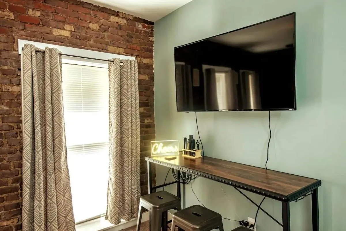 Image 4 of Downtown Loft Sleeps 10 w King Bed Parking Bikes