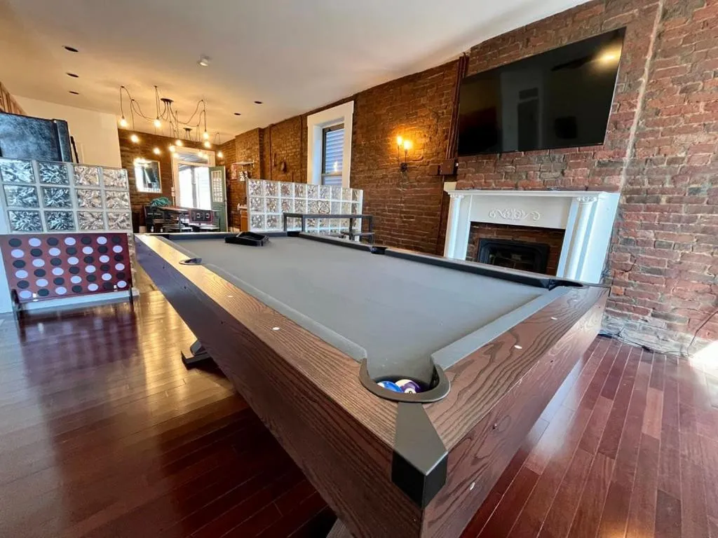 Image 4 of Downtown Loft Sleeps 16 – Pool Table Shuffleboard