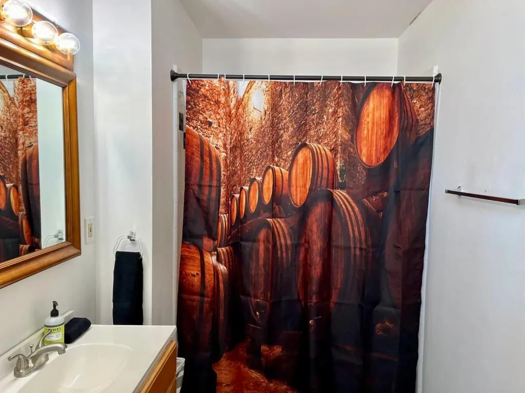 Image 6 of Downtown Loft Sleeps 16 – Pool Table Shuffleboard