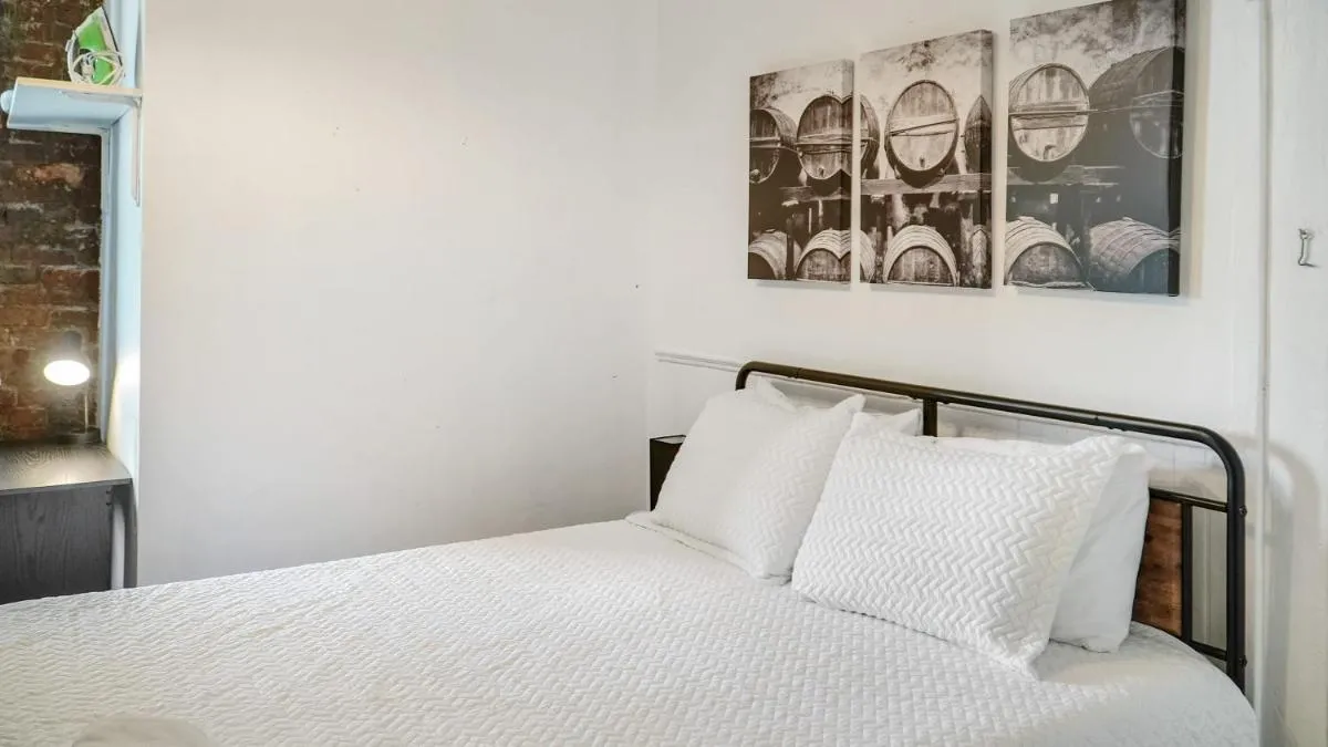 Image 6 of Downtown Loft Sleeps 6 – Pool Table Shuffleboard