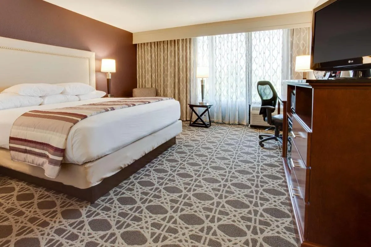 Image 1 of Drury Inn & Suites Louisville East