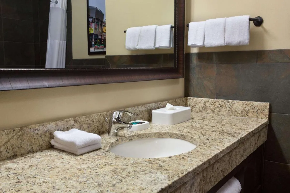 Image 2 of Drury Inn & Suites Louisville North