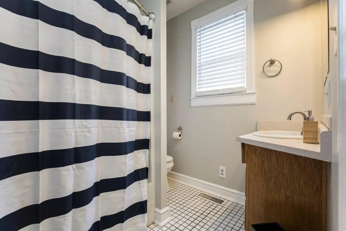 Image 6 of Gorgeous 3BR 2BA on Frankfort by Cozysuites