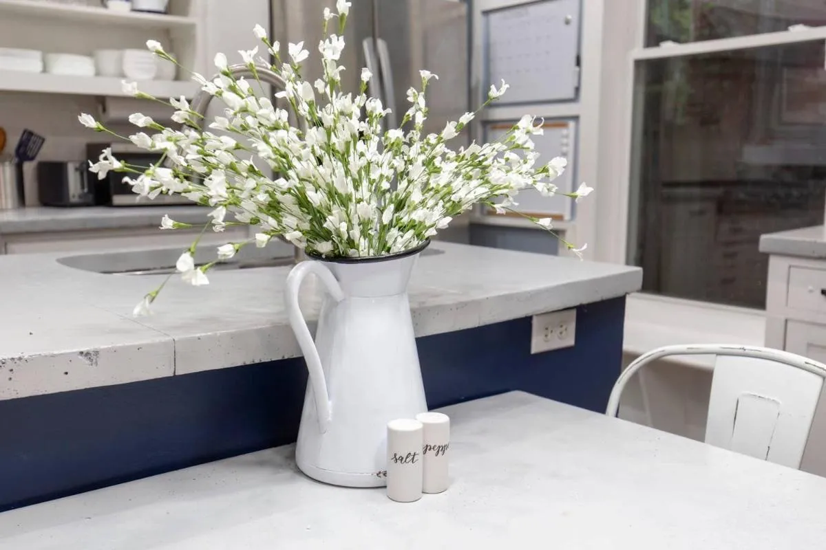 Image 2 of Grand Victorian Retreat Soak and Savor with Hollyhock