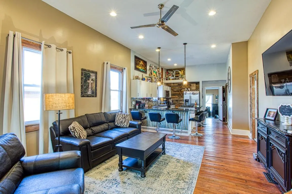 Image of Great Location-5 Bd/3 Ba-Near Expo/UL/Fair/YUM/Zoo