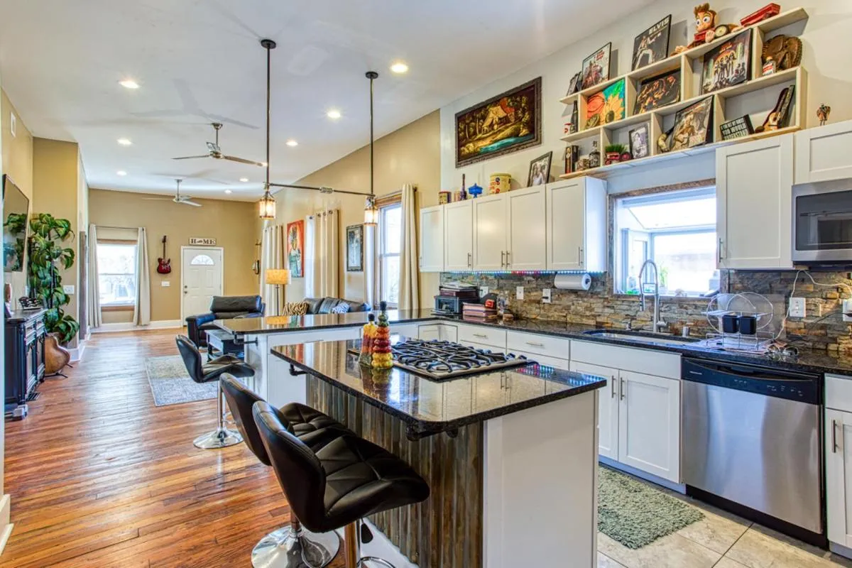 Image 3 of Great Location-5 Bd/3 Ba-Near Expo/UL/Fair/YUM/Zoo
