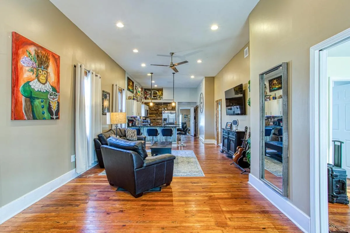 Image 4 of Great Location-5 Bd/3 Ba-Near Expo/UL/Fair/YUM/Zoo