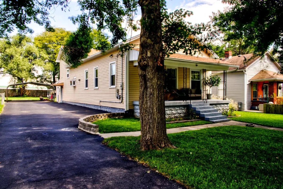 Image 5 of Great Location-5 Bd/3 Ba-Near Expo/UL/Fair/YUM/Zoo