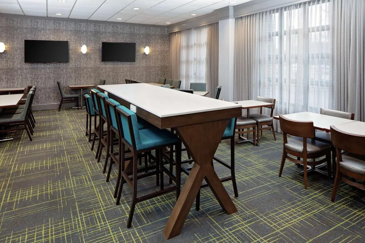 Image 6 of Hampton Inn Louisville Downtown