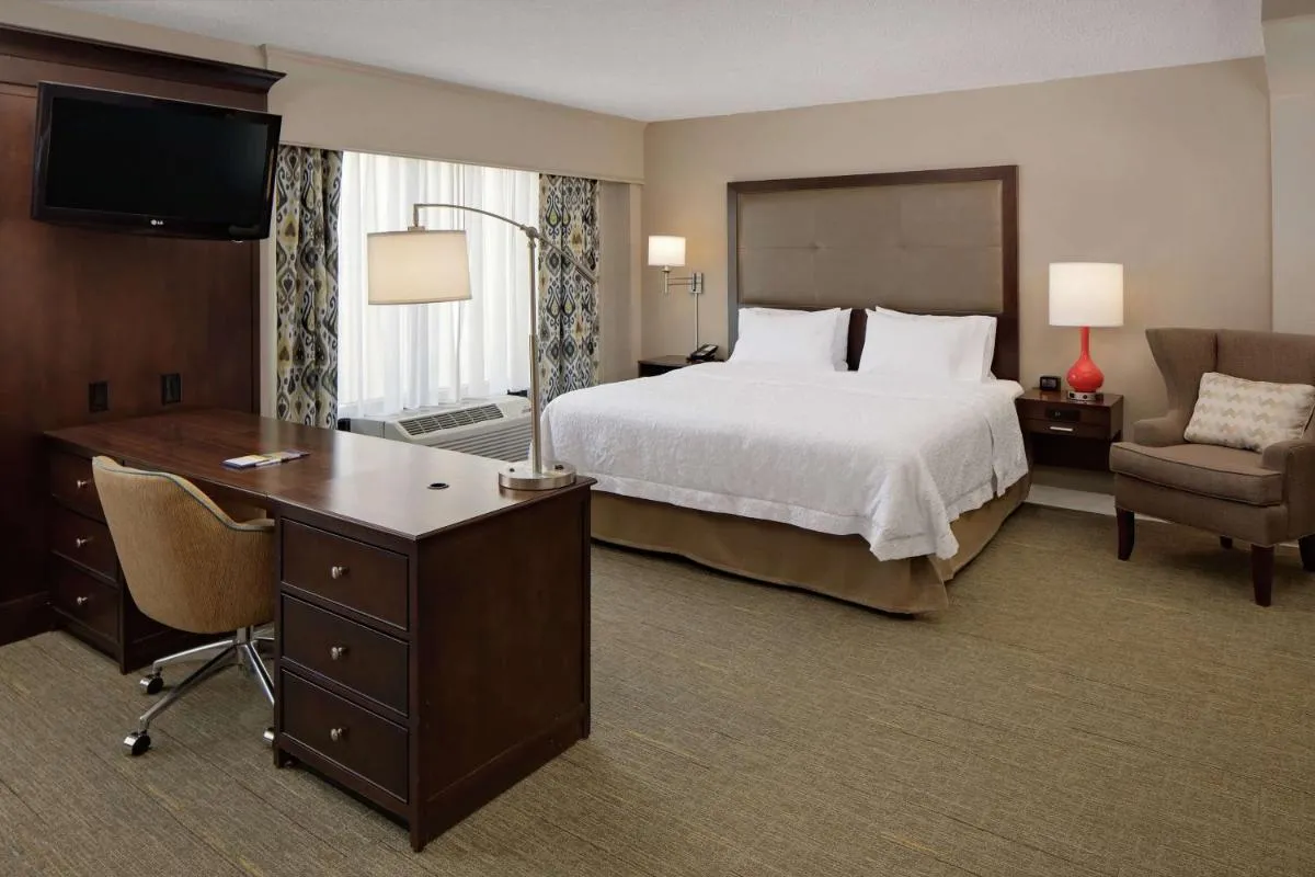 Image 1 of Hampton Inn Louisville Downtown