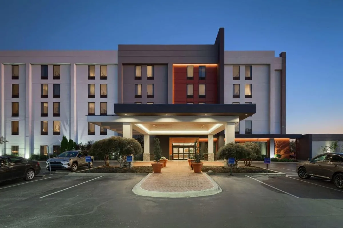 Image 6 of Hampton Inn Louisville Northeast