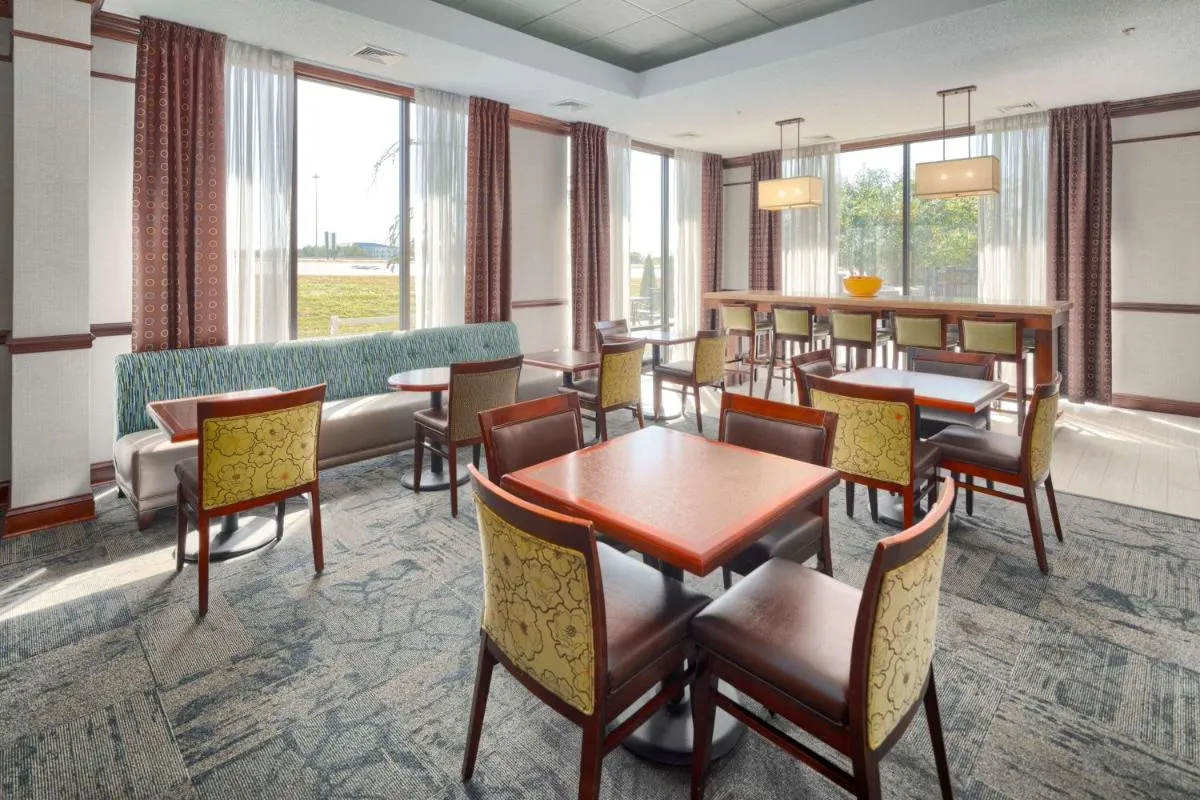 Image 4 of Hampton Inn Louisville Northeast
