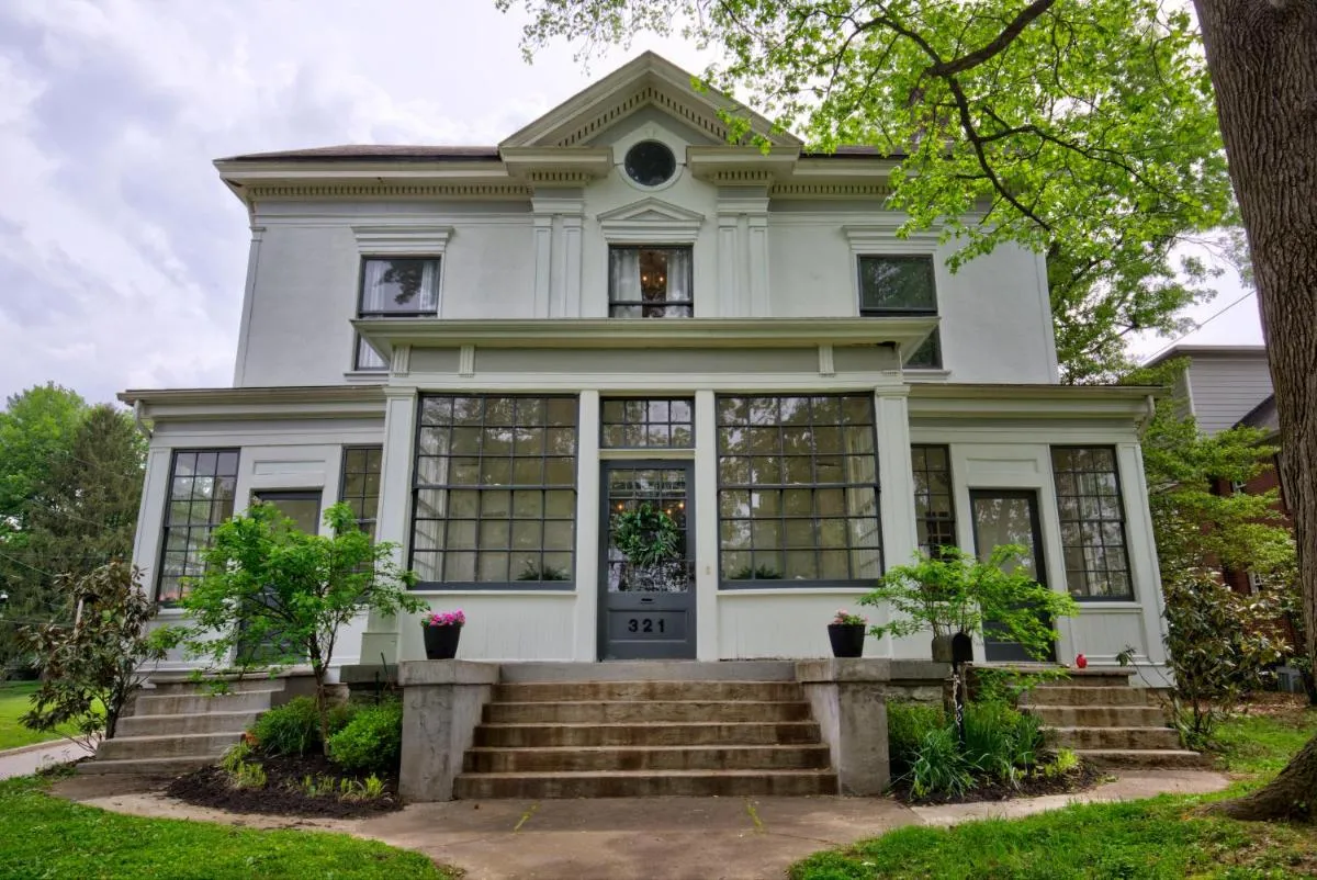 Image 5 of Historic Peterson Mansion – Savor Life and Rest with Friends!