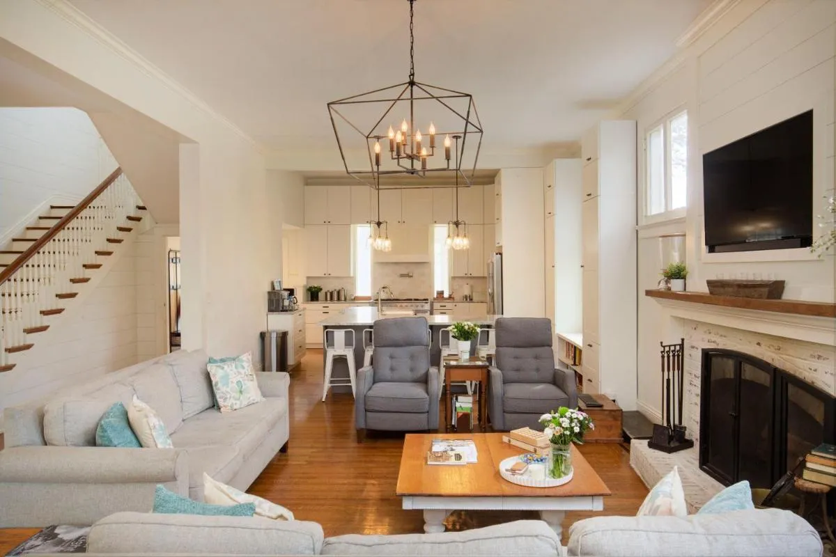 Image 4 of Historic Peterson Mansion – Savor Life and Rest with Friends!