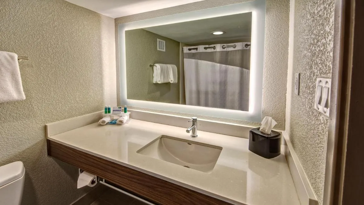 Image 5 of Holiday Inn Express Louisville Airport Expo Center, an IHG Hotel