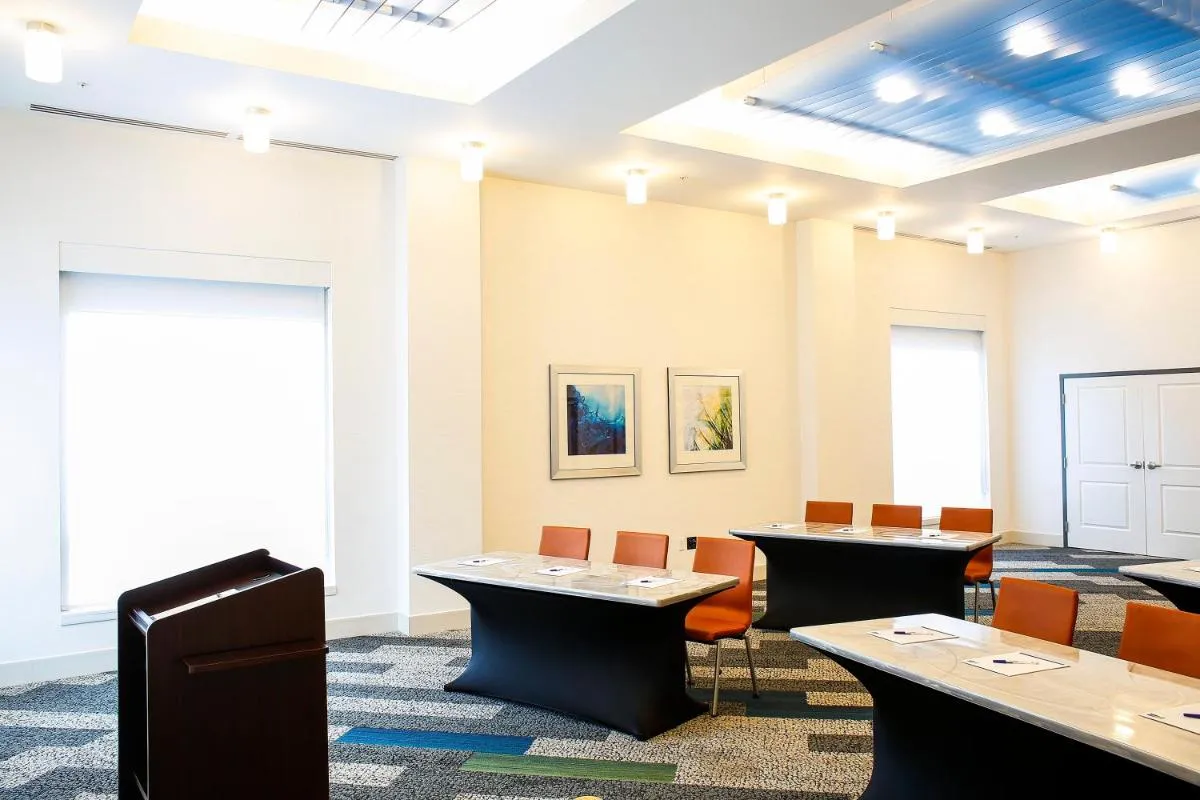 Image 5 of Holiday Inn Express & Suites Downtown Louisville, an IHG Hotel