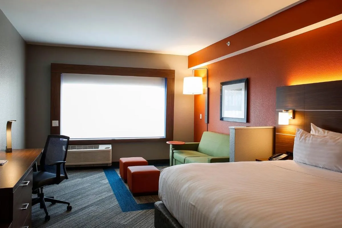 Image 6 of Holiday Inn Express & Suites Downtown Louisville, an IHG Hotel