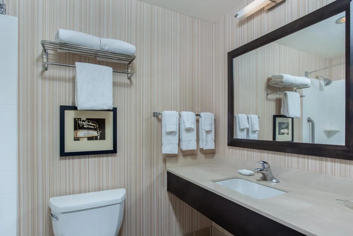 Image 2 of Holiday Inn Louisville Airport – Fair/Expo, an IHG Hotel