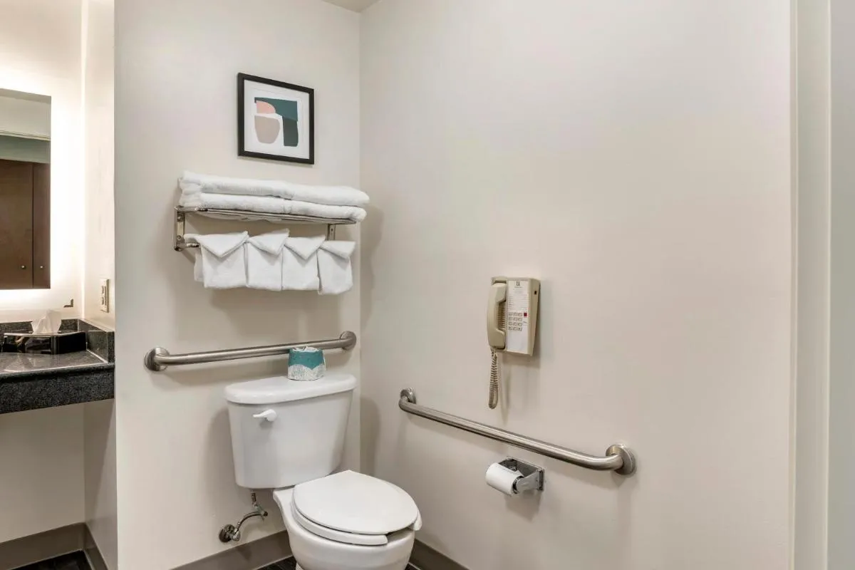 Image 2 of Holiday Inn Louisville Airport South, an IHG Hotel